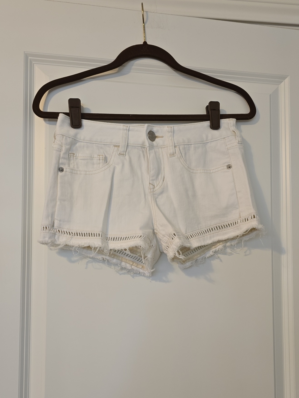 Express White Denim Cutoff Shorts with Frayed Hem Size 00
